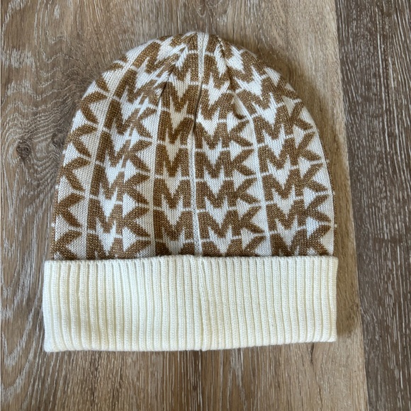 Micheal Kors Beanie - Picture 2 of 3
